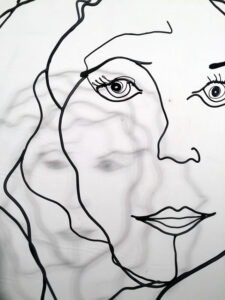 charlotte, sculpture fil de fer wire calder